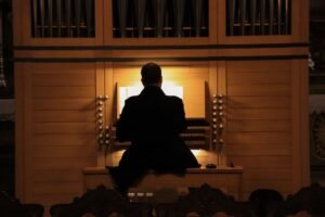 How to Choose the Right Keyboard for Your Church Worship Team?